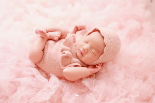 南安宝宝吃手是饿了吗